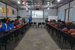 華謀咨詢為某（鋼鐵行業）公司進行班會制度培訓